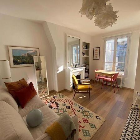 Modern Appartement W/ Tour Eiffel View In The 7Th Париж Екстериор снимка