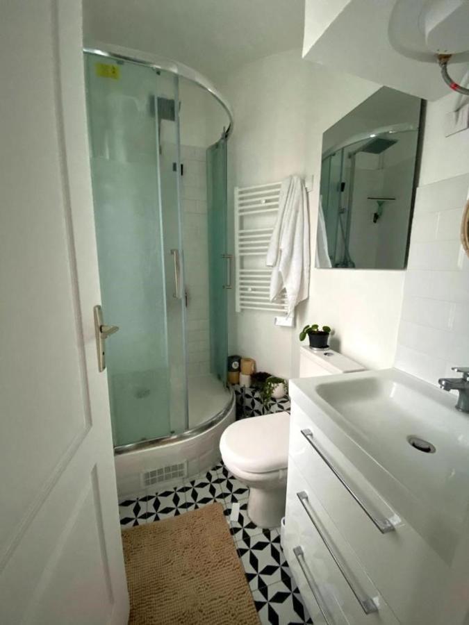 Modern Appartement W/ Tour Eiffel View In The 7Th Париж Екстериор снимка